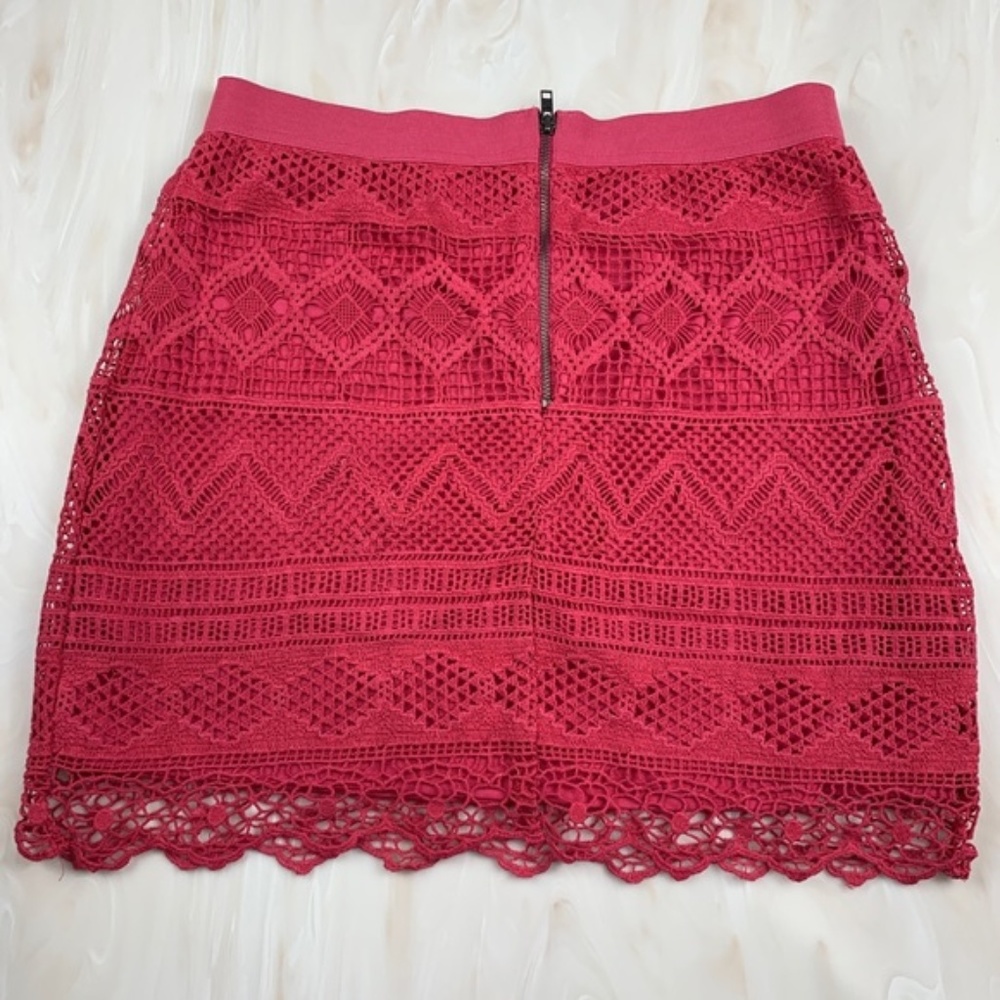 American Eagle NWT Pink Crochet Mini Skirt Size 2 - Picture 3 of 5